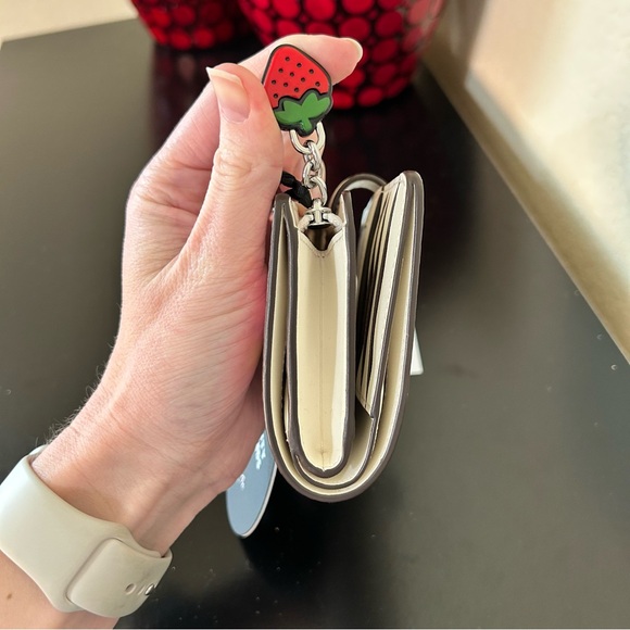 Hello Kitty And Friends x Kate Spade Medium Bifold Wallet Limited Edition - Picture 6 of 17